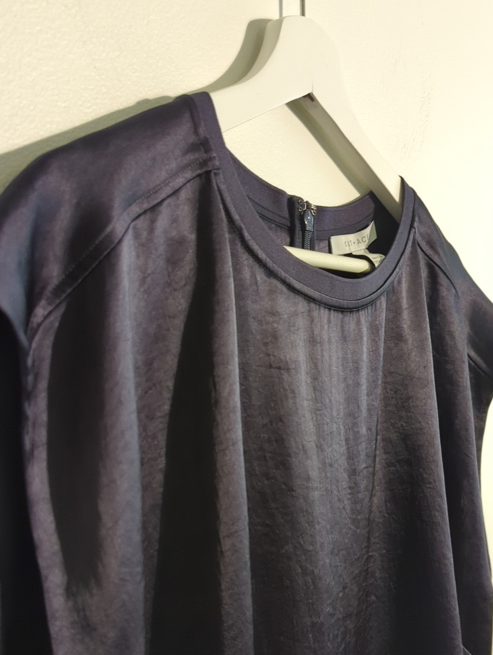 KIT & ACE ecosatin sleeveless tee - size large - Picture 5 of 12